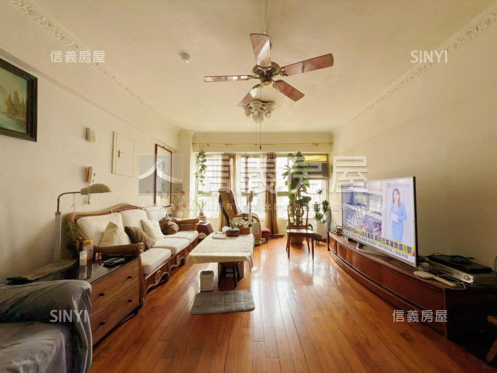 南北向四房大平車雙衛開窗房屋室內格局與周邊環境