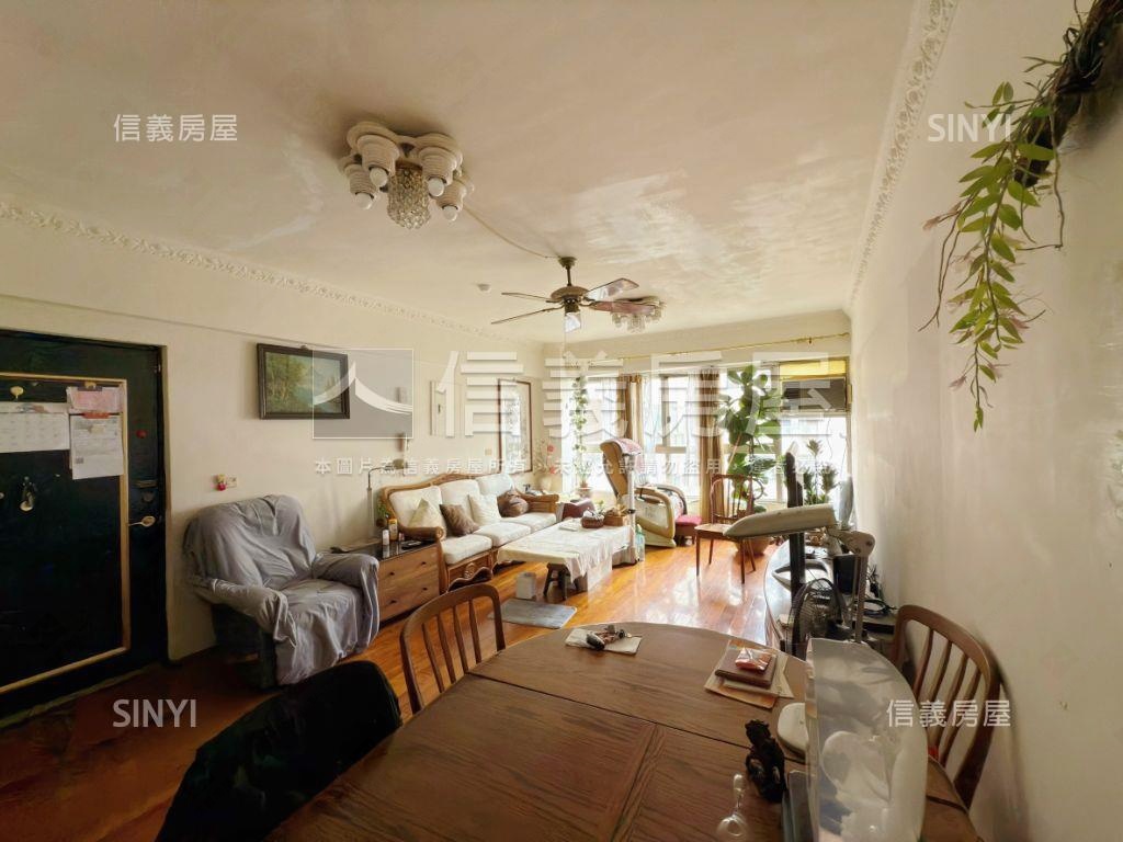 南北向四房大平車雙衛開窗房屋室內格局與周邊環境