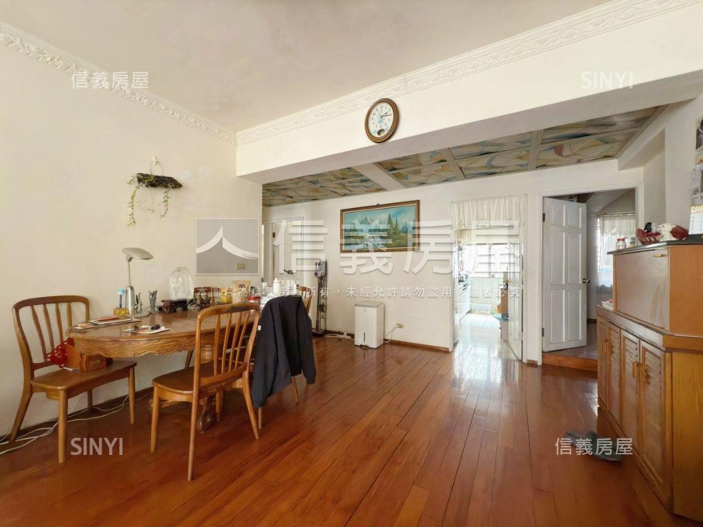南北向四房大平車雙衛開窗房屋室內格局與周邊環境