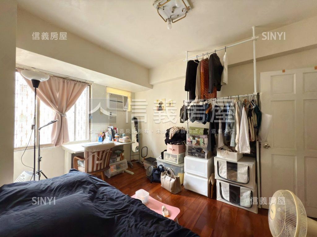 南北向四房大平車雙衛開窗房屋室內格局與周邊環境