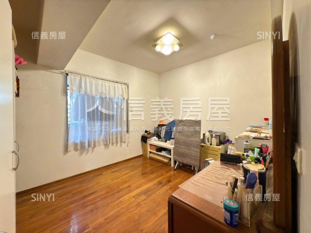 南北向四房大平車雙衛開窗房屋室內格局與周邊環境