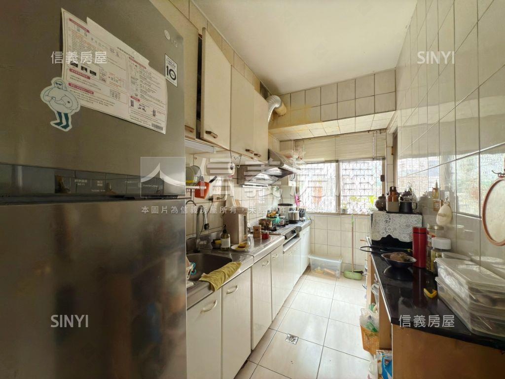 南北向四房大平車雙衛開窗房屋室內格局與周邊環境