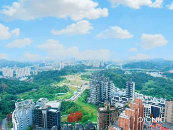 千萬美景高聳入雲圓夢人生