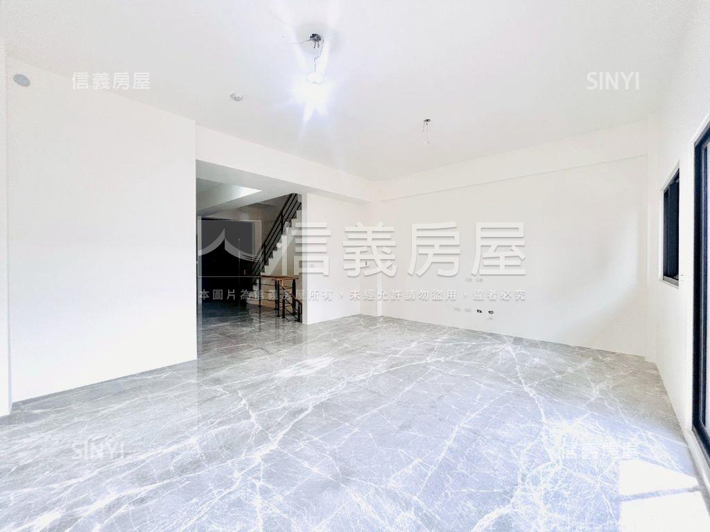 １２期臨路電梯獨棟豪墅２房屋室內格局與周邊環境