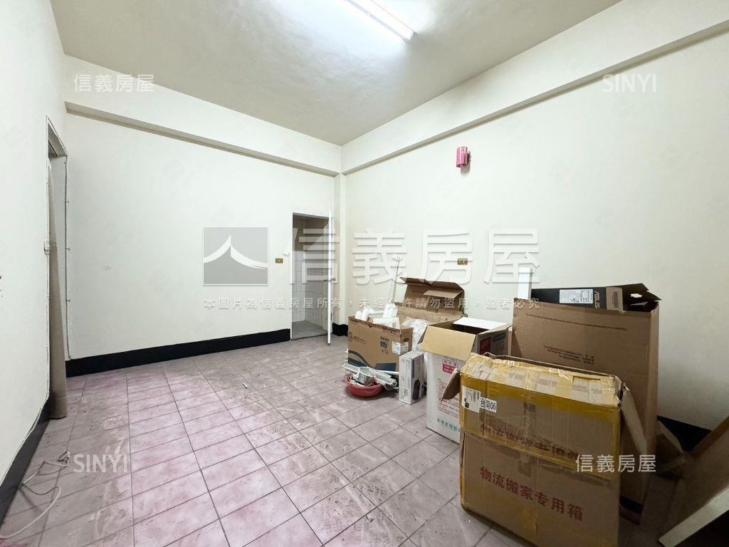 崇明路立體停車場旁店面房屋室內格局與周邊環境