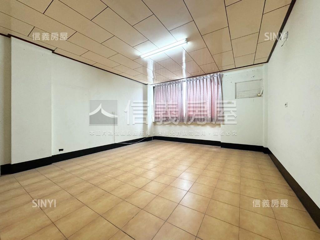 崇明路立體停車場旁店面房屋室內格局與周邊環境