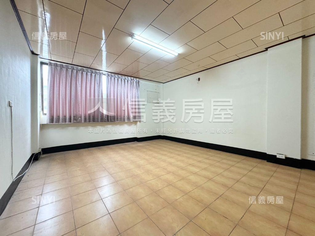 崇明路立體停車場旁店面房屋室內格局與周邊環境