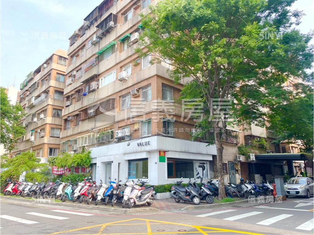 近捷運大面寬角間金店面房屋室內格局與周邊環境