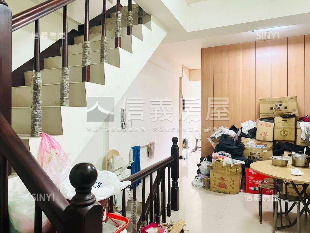 正介壽路寬敞黃金透店房屋室內格局與周邊環境