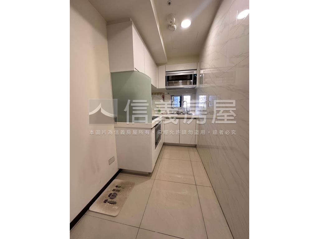 專任。華盛頓２房車位房屋室內格局與周邊環境