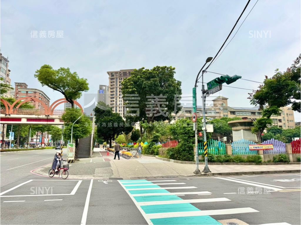 翠北重劃區新濠一閱美２房房屋室內格局與周邊環境