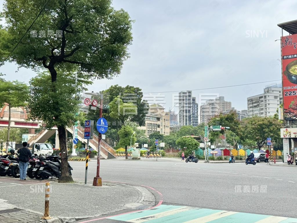 翠北重劃區新濠一閱美２房房屋室內格局與周邊環境