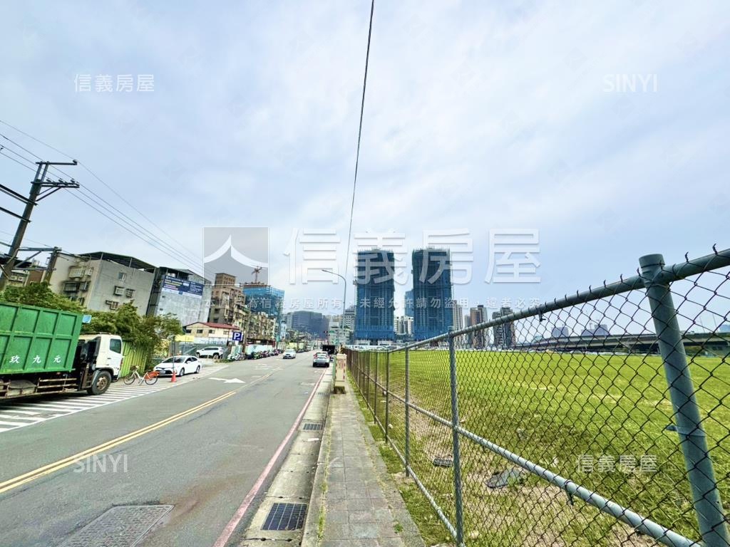 翠北重劃區新濠一閱美２房房屋室內格局與周邊環境