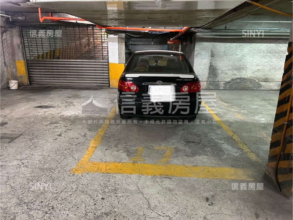 ＣＰ值高電梯頂樓大戶車位房屋室內格局與周邊環境