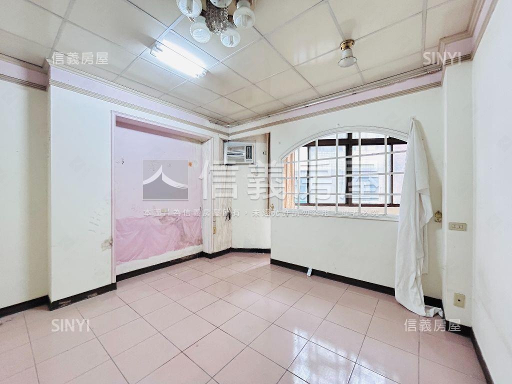 近市場中正三街透天金店面房屋室內格局與周邊環境