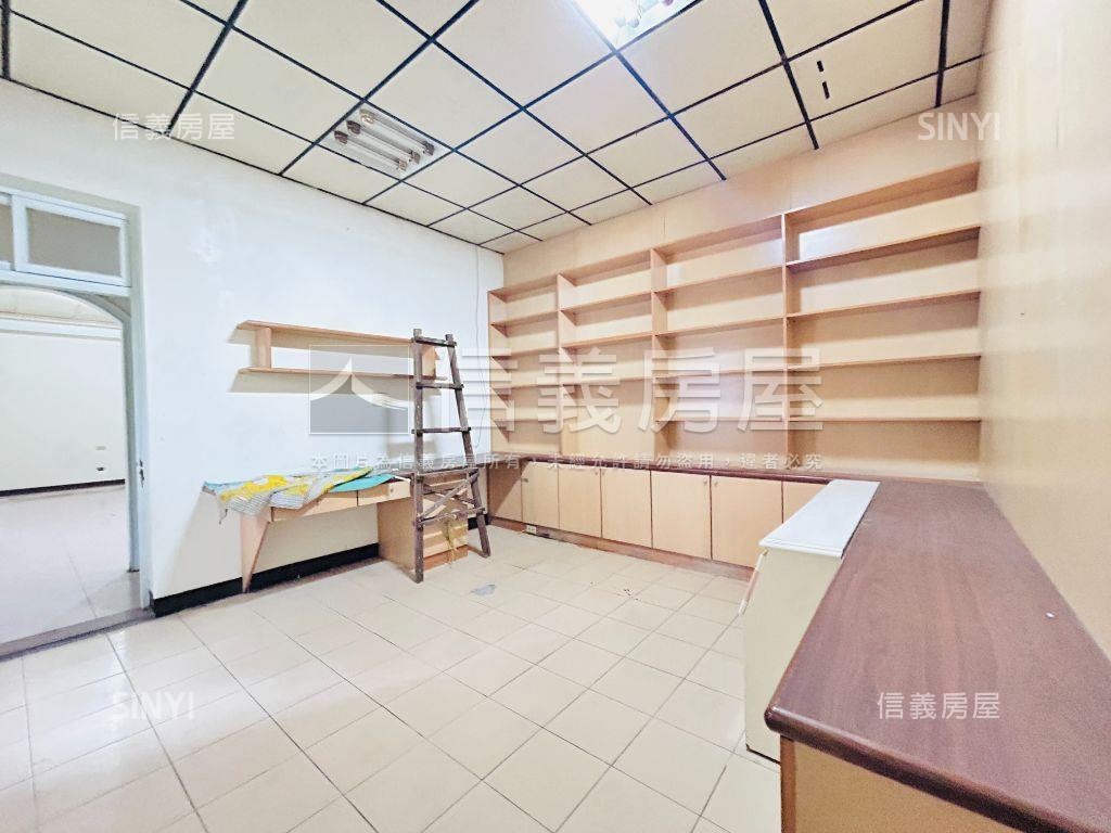 近市場中正三街透天金店面房屋室內格局與周邊環境