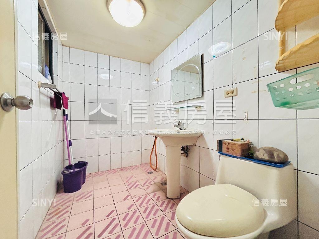 近市場中正三街透天金店面房屋室內格局與周邊環境