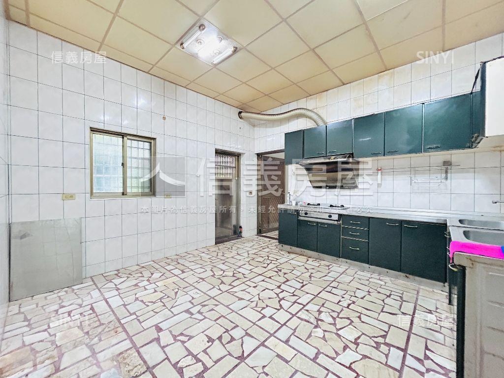 近市場中正三街透天金店面房屋室內格局與周邊環境