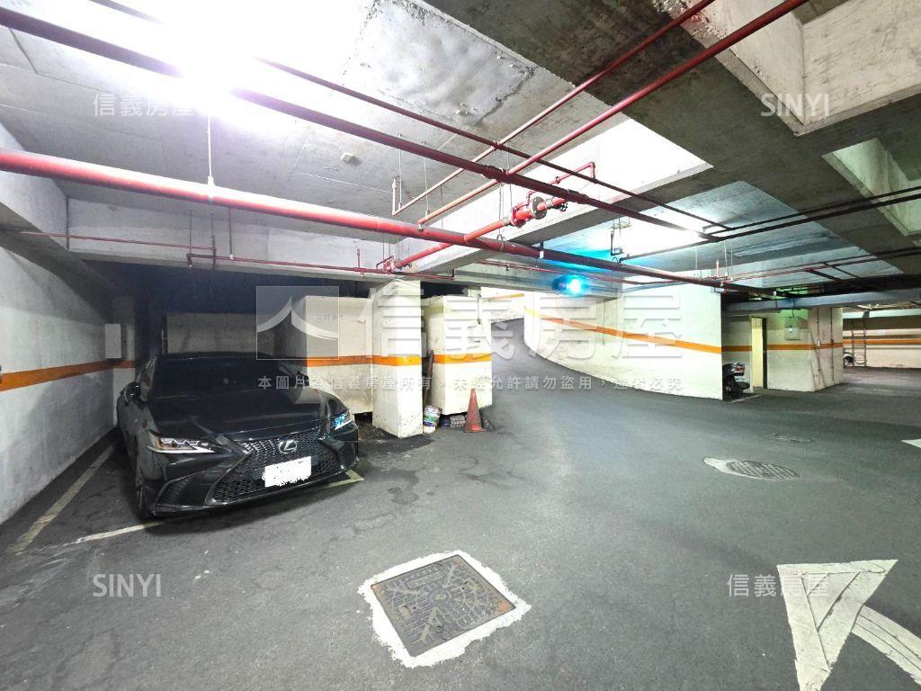 忠孝路華夏三房平面車位房屋室內格局與周邊環境
