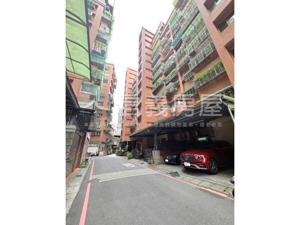 忠孝路華夏三房平面車位房屋室內格局與周邊環境