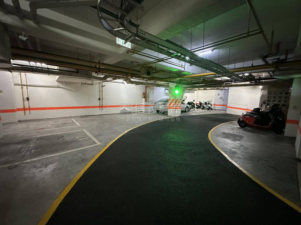 巨蛋四房雙平車房屋室內格局與周邊環境