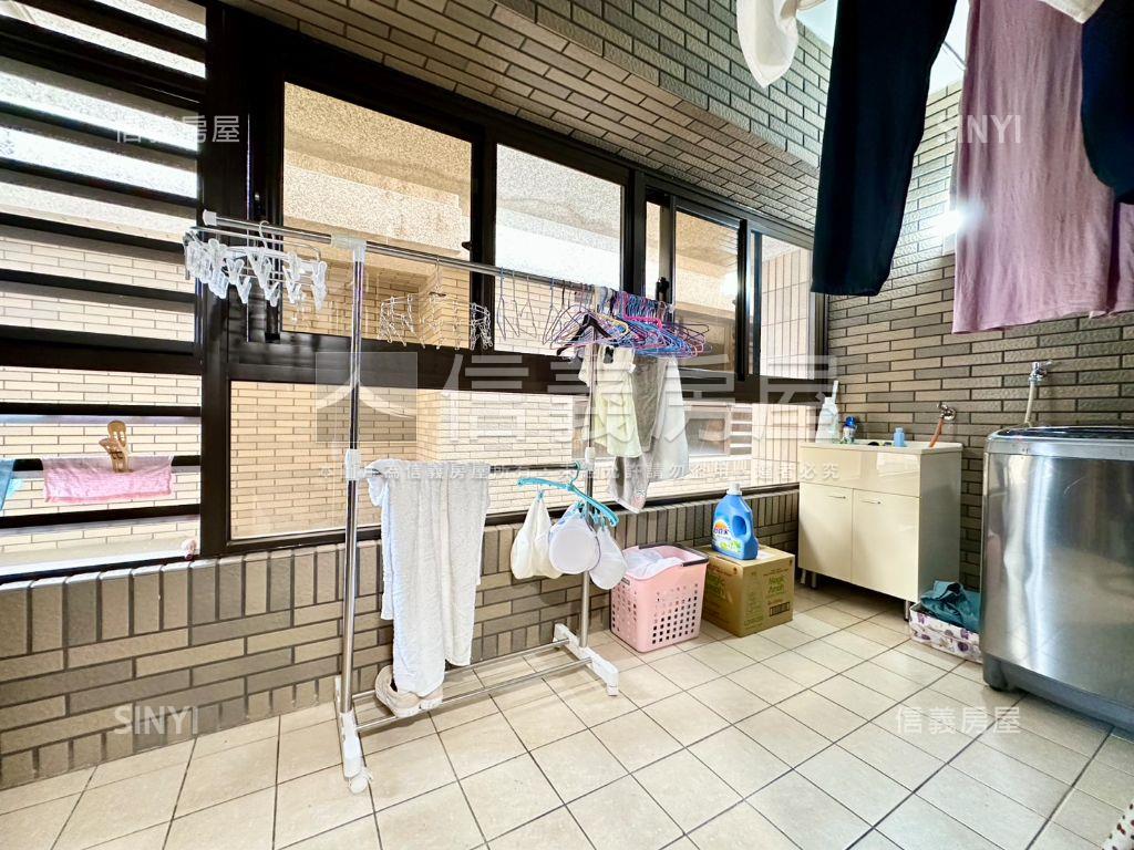 捷運家境電梯高樓三房車位房屋室內格局與周邊環境