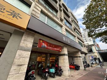 近美麗島站正路店面