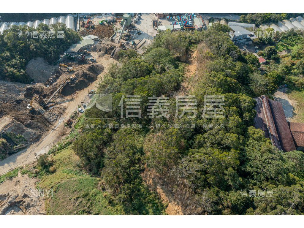 近青青草原土地３房屋室內格局與周邊環境