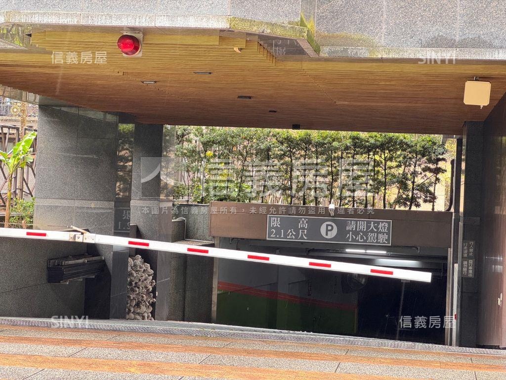 山妍四季坡平車位房屋室內格局與周邊環境