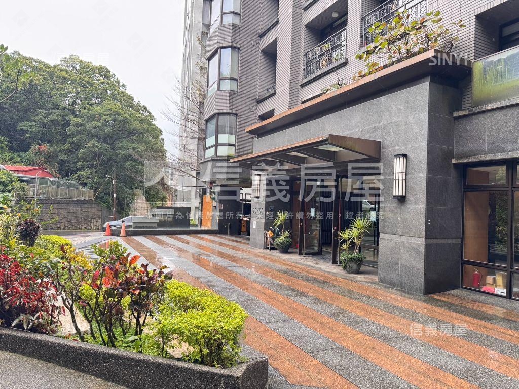 山妍四季坡平車位房屋室內格局與周邊環境