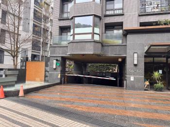 山妍四季坡平車位