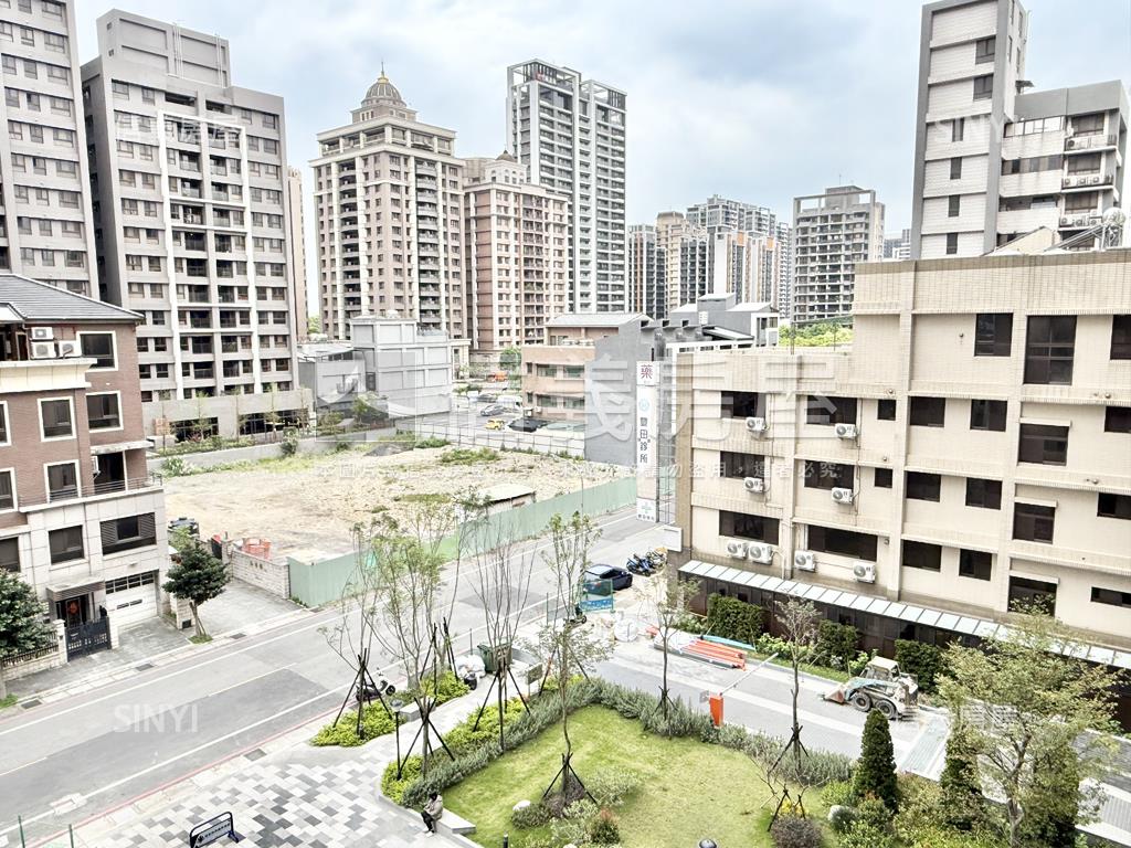 新成屋鵬躍序三房車位房屋室內格局與周邊環境