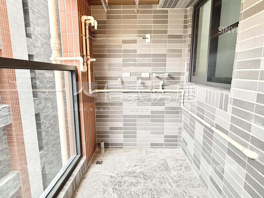 新成屋鵬躍序三房車位房屋室內格局與周邊環境