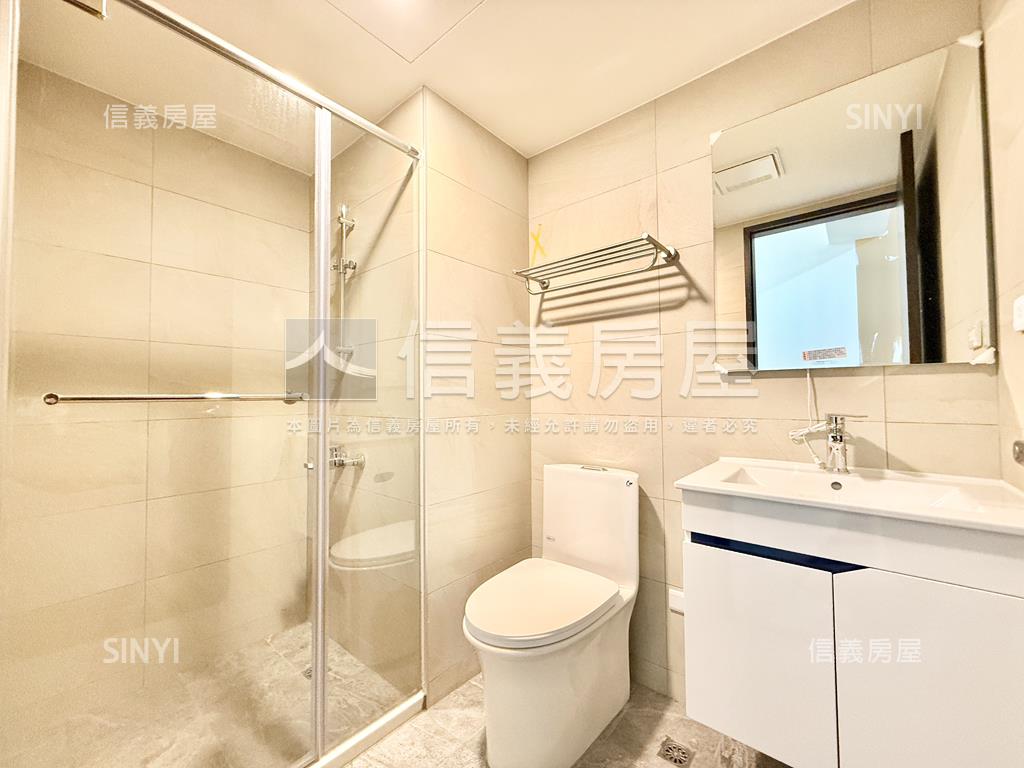 新成屋鵬躍序三房車位房屋室內格局與周邊環境