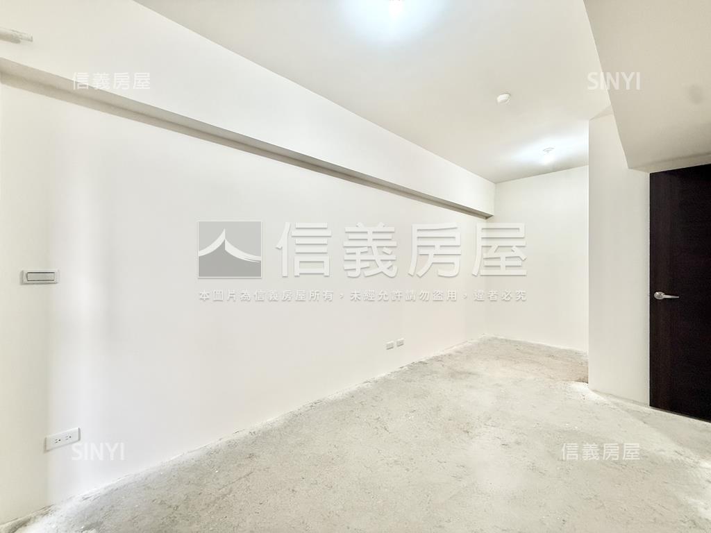 新成屋鵬躍序三房車位房屋室內格局與周邊環境