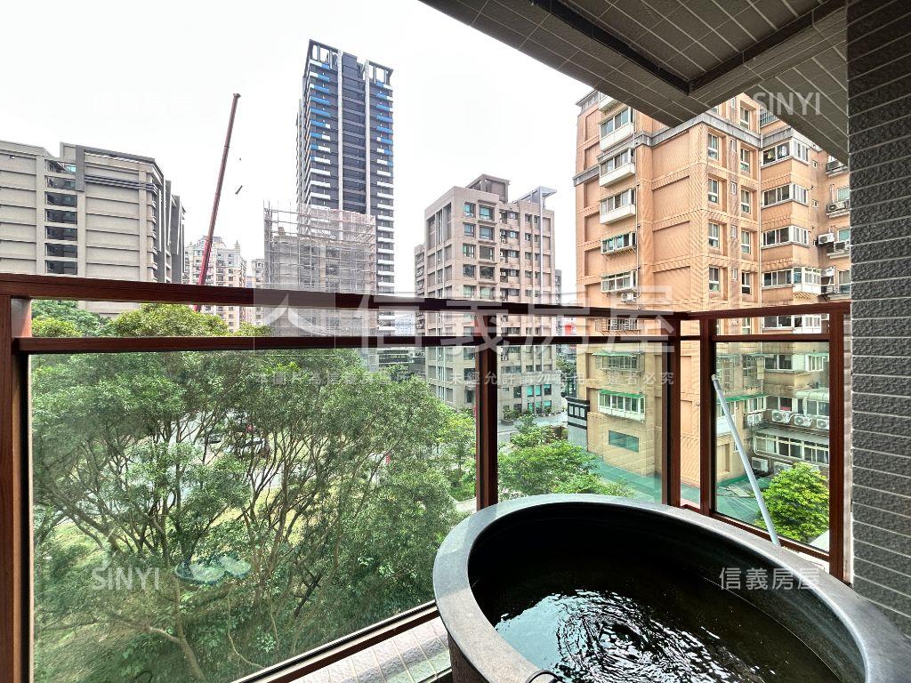 富堡珍藏兩房兩衛平面車位房屋室內格局與周邊環境