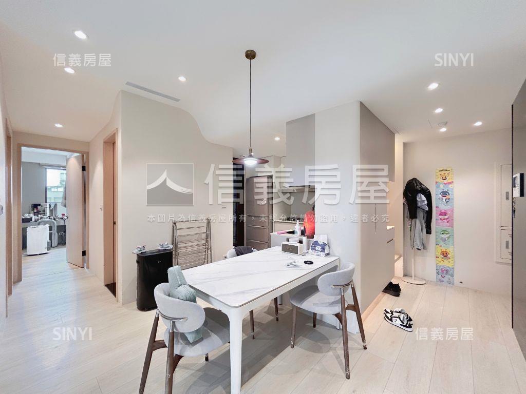 富堡珍藏兩房兩衛平面車位房屋室內格局與周邊環境