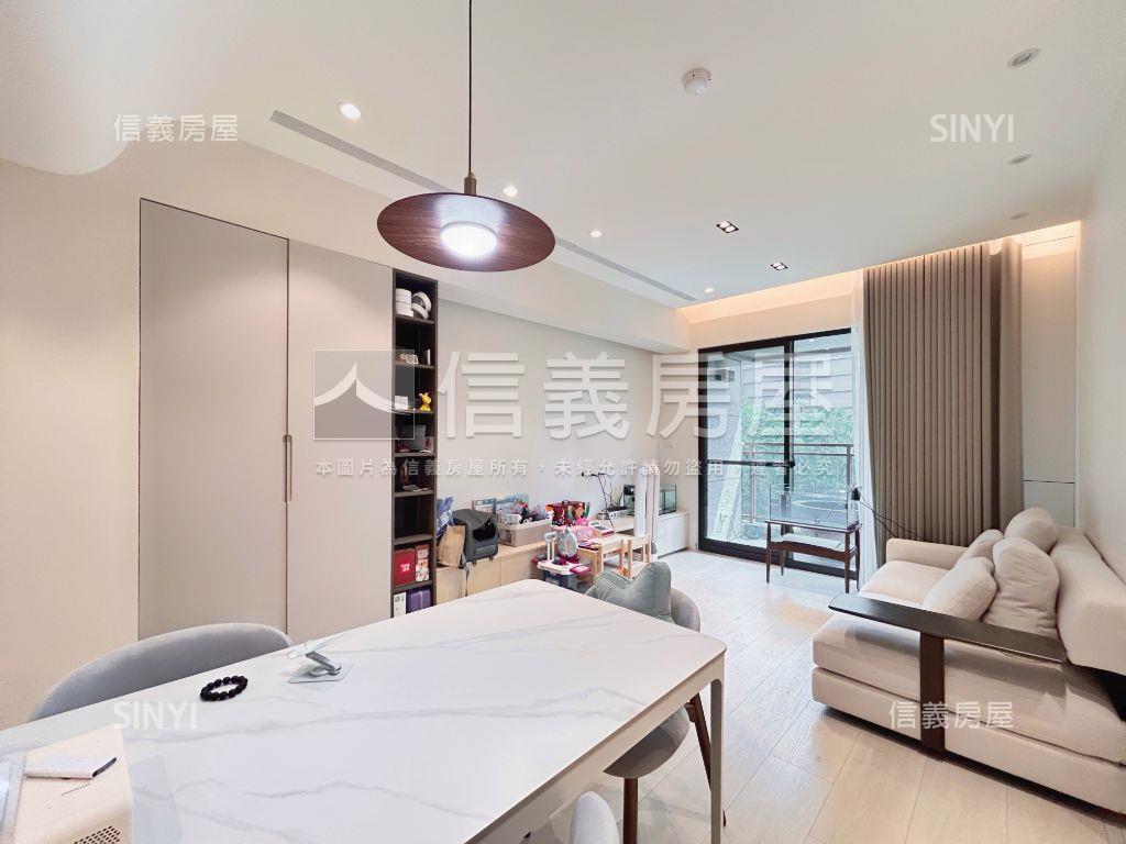 富堡珍藏兩房兩衛平面車位房屋室內格局與周邊環境