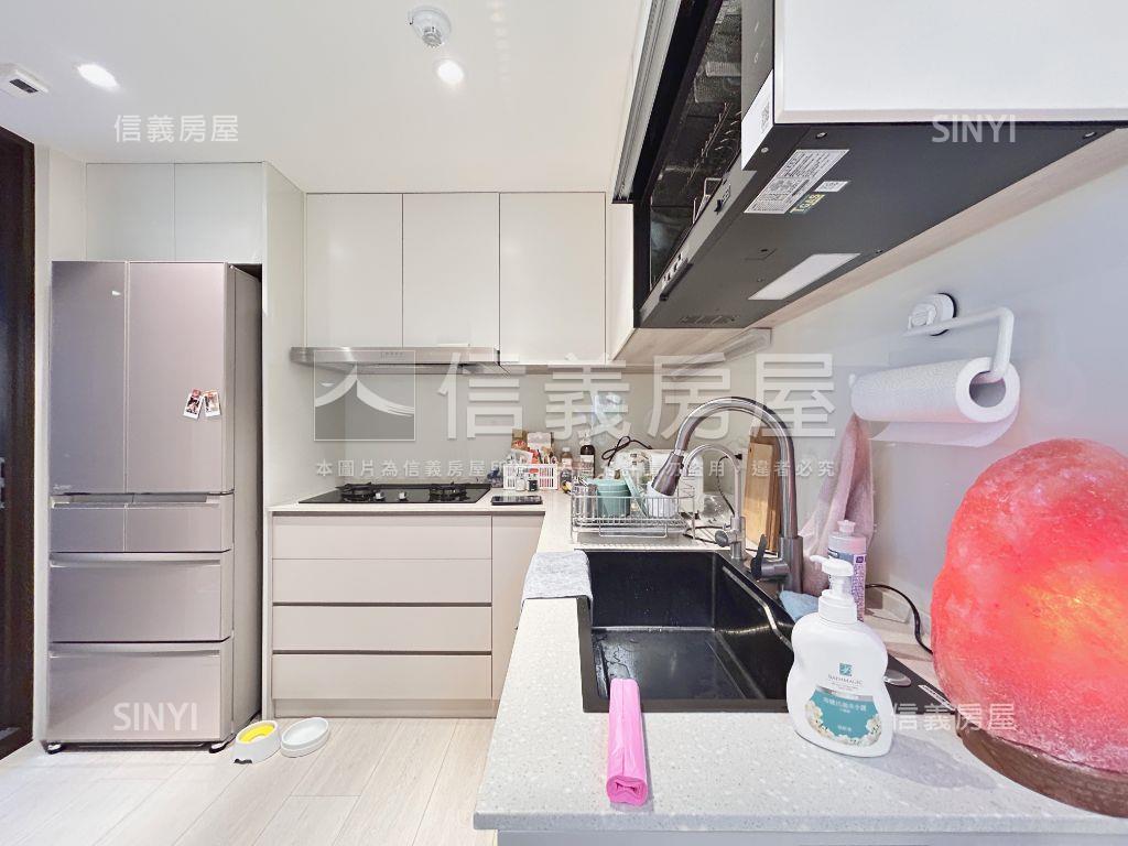 富堡珍藏兩房兩衛平面車位房屋室內格局與周邊環境