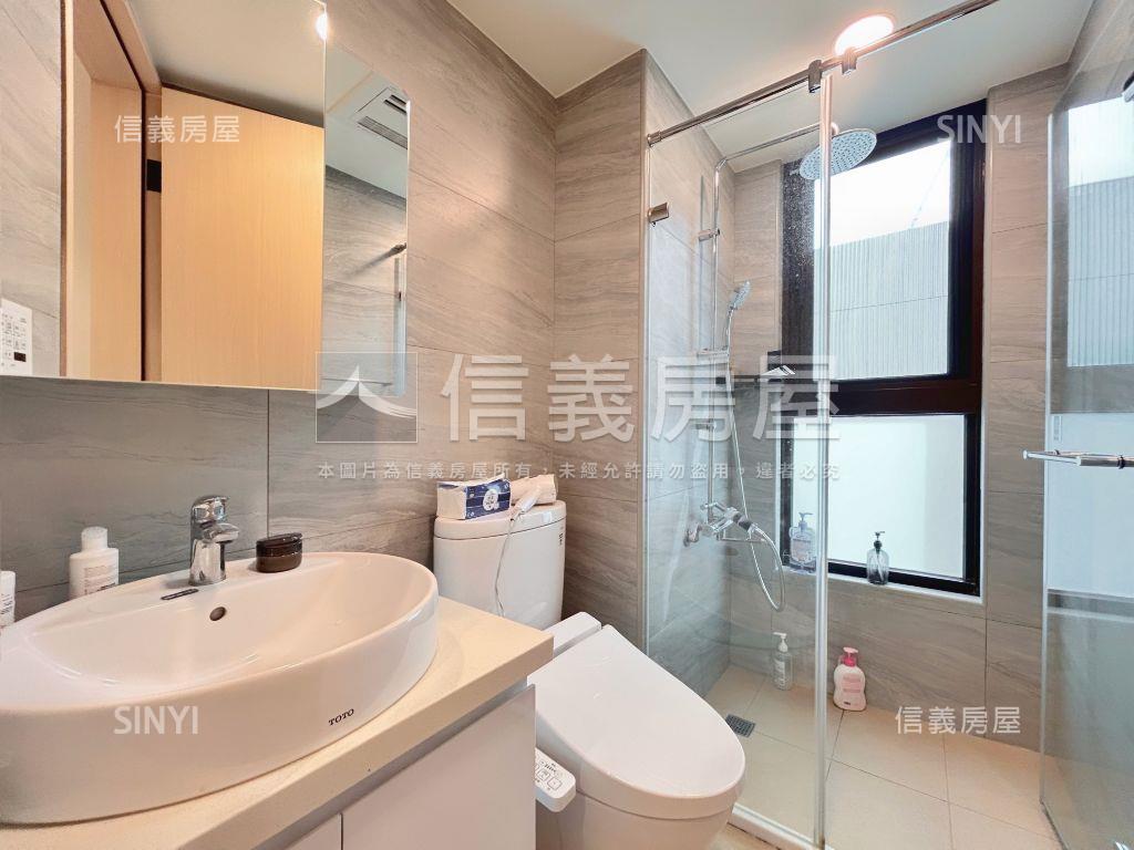 富堡珍藏兩房兩衛平面車位房屋室內格局與周邊環境