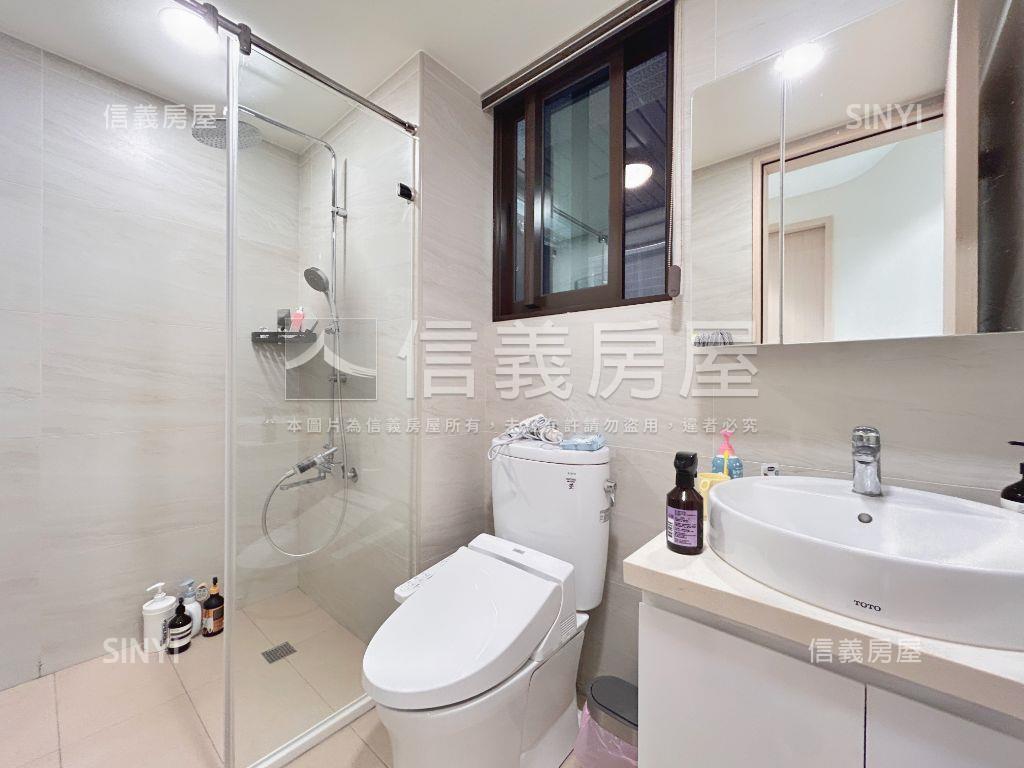 富堡珍藏兩房兩衛平面車位房屋室內格局與周邊環境