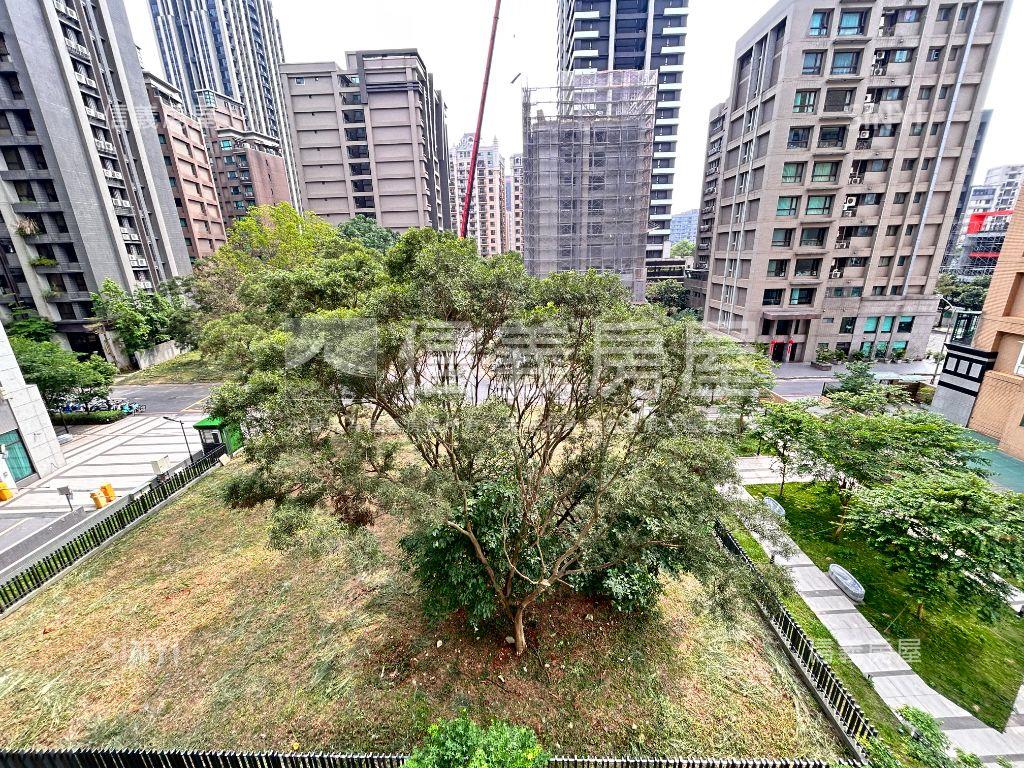 富堡珍藏兩房兩衛平面車位房屋室內格局與周邊環境