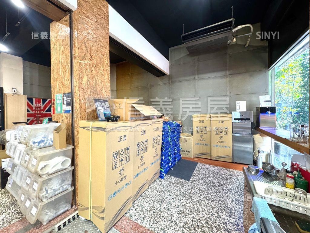 近中國醫大面寬角間店面房屋室內格局與周邊環境