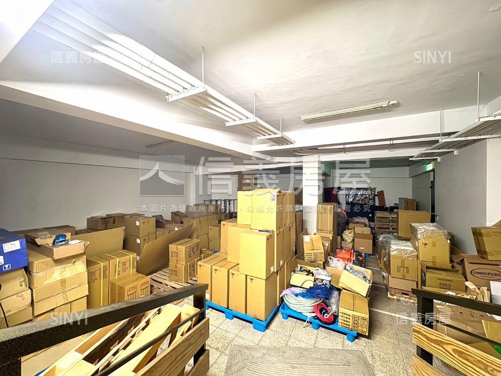 近中國醫大面寬角間店面房屋室內格局與周邊環境
