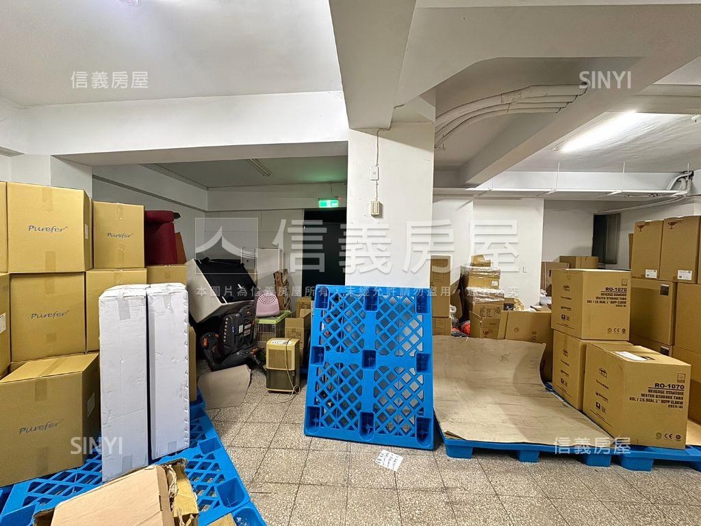 近中國醫大面寬角間店面房屋室內格局與周邊環境
