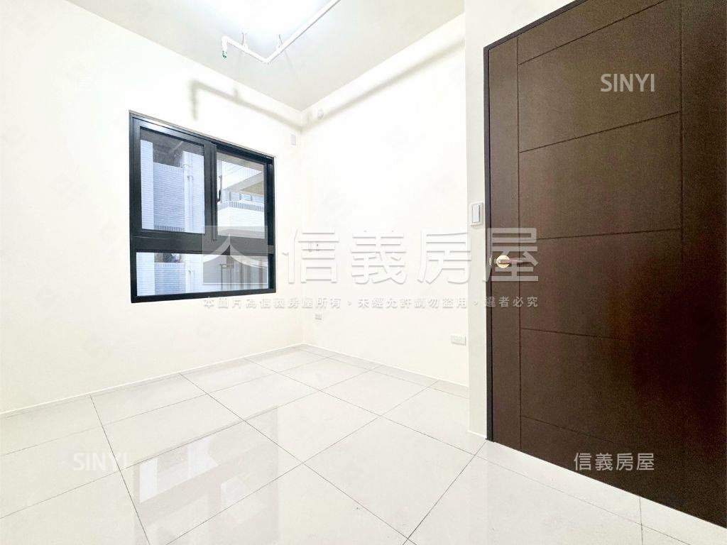 高大崑庭全新未住高樓平車房屋室內格局與周邊環境