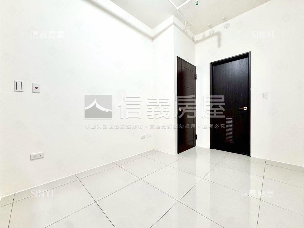 高大崑庭全新未住高樓平車房屋室內格局與周邊環境