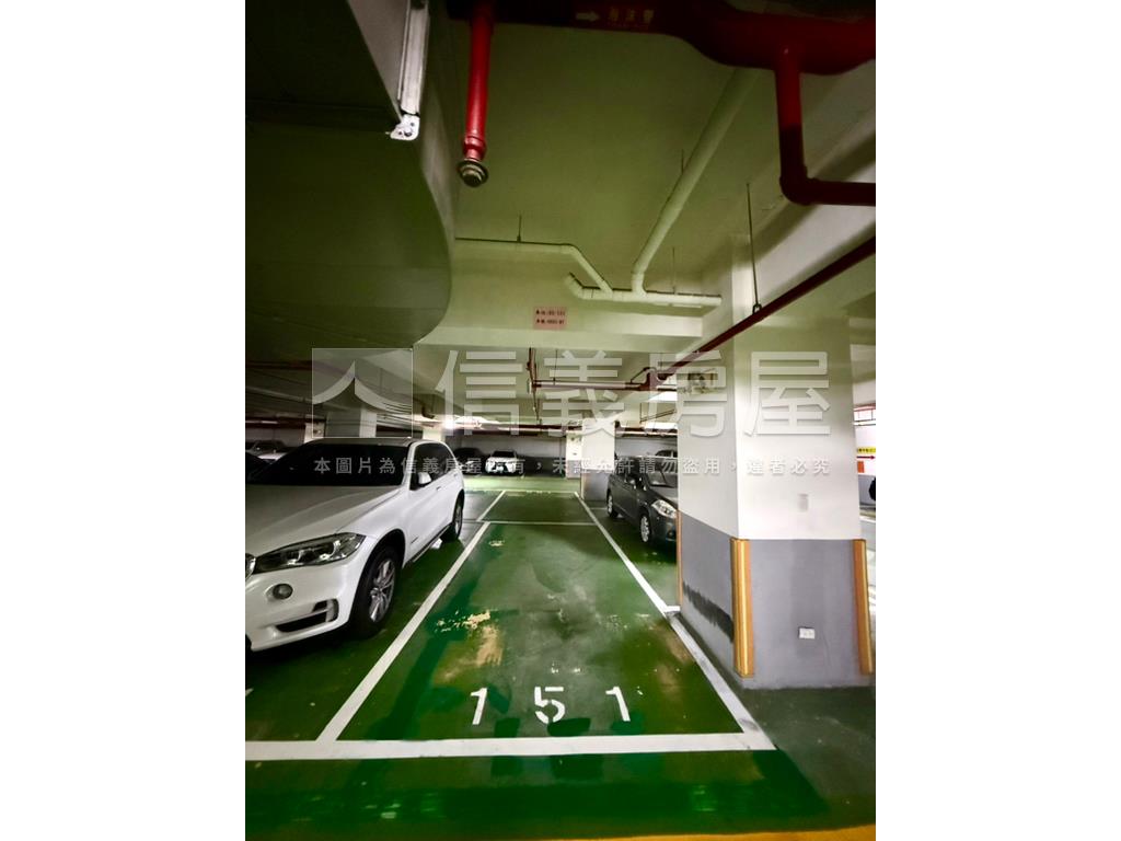 青年公園崇仁３房坡平車位房屋室內格局與周邊環境