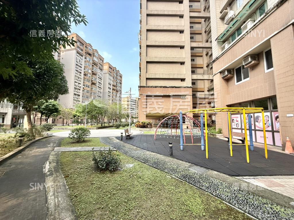 青年公園崇仁３房坡平車位房屋室內格局與周邊環境