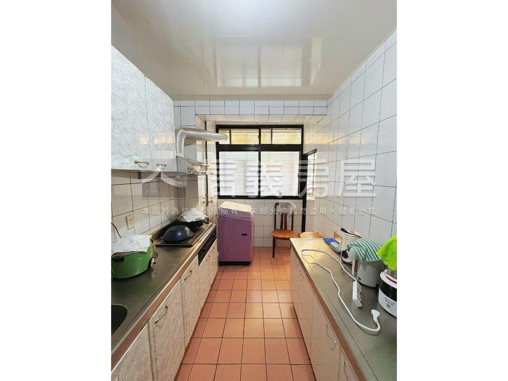 黃金三樓美公寓房屋室內格局與周邊環境